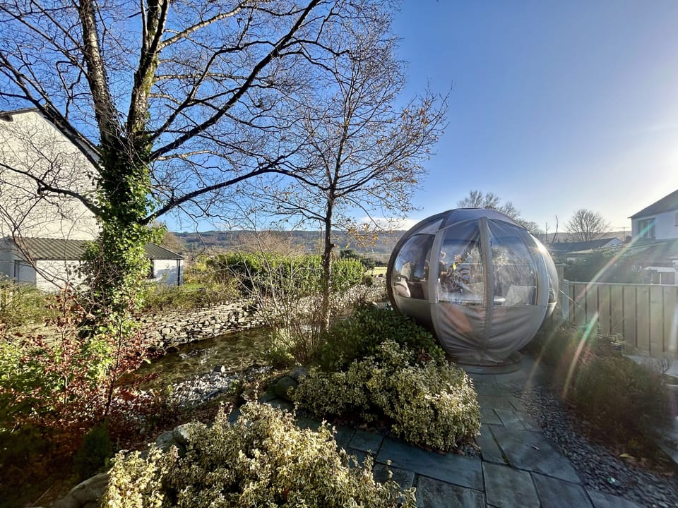 Riverside garden pod in Hedgehog's Cottage
