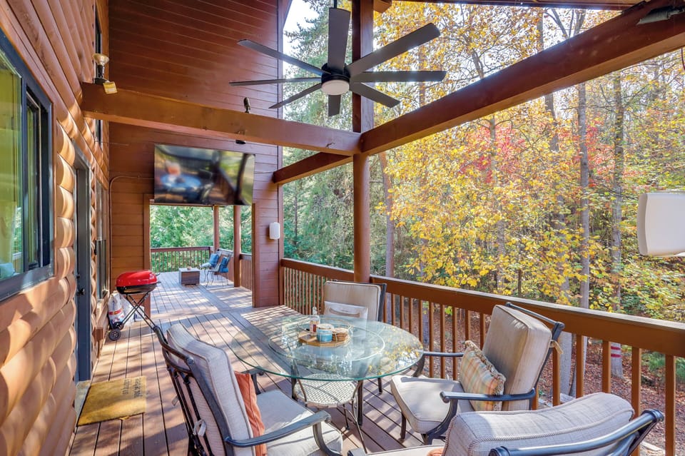 Flowery Branch Vacation Rental | 3BR | 3BA | 1,800 Sq Ft | Stairs to Access