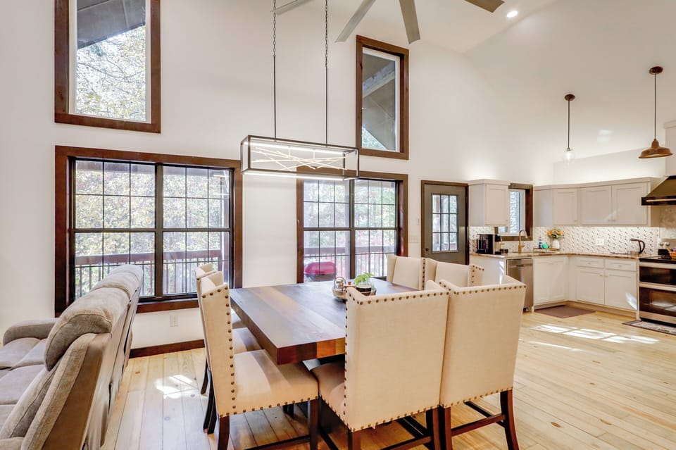 Dining Area | Main Level | Dishware & Flatware Provided