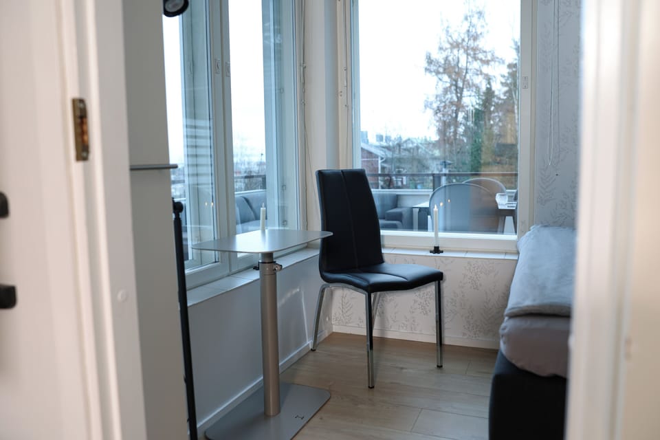 2nd floor bedroom with laptop adjustable table