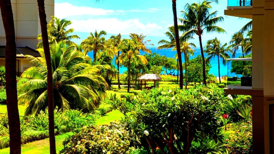Gorgeous tropical greens with peeks of the Pacific—your private island retreat starts here in West Maui HKH-216