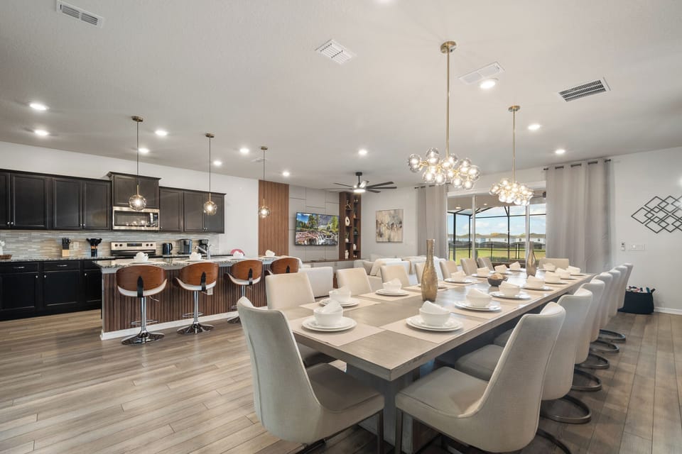Large dining area - seating up to 20