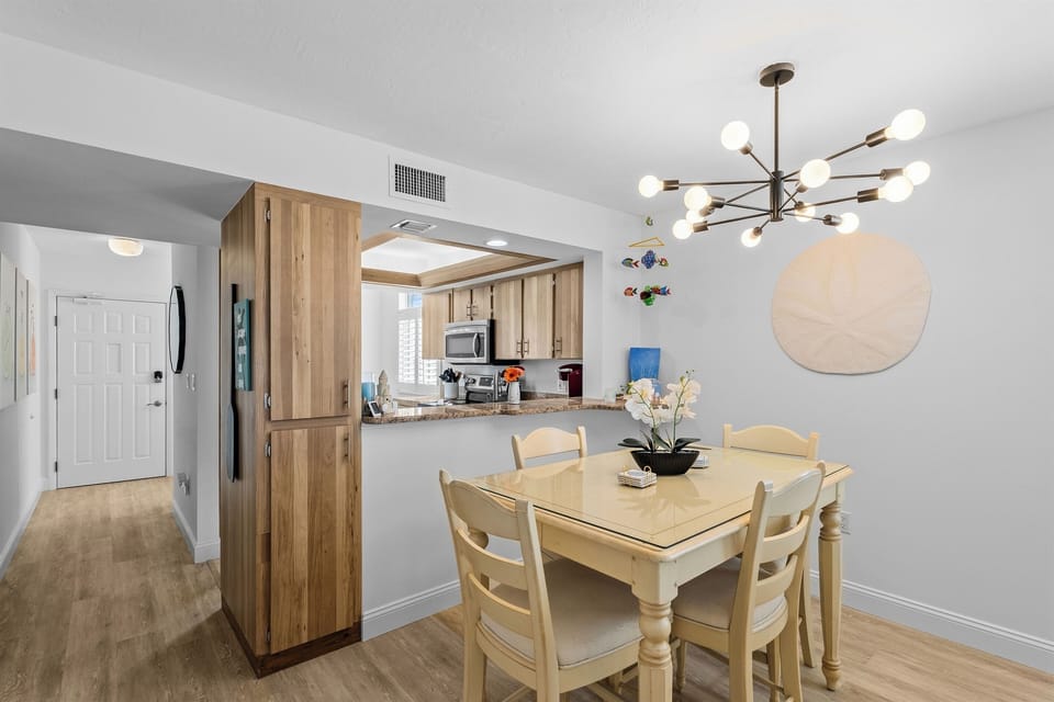 Dining area to front entry