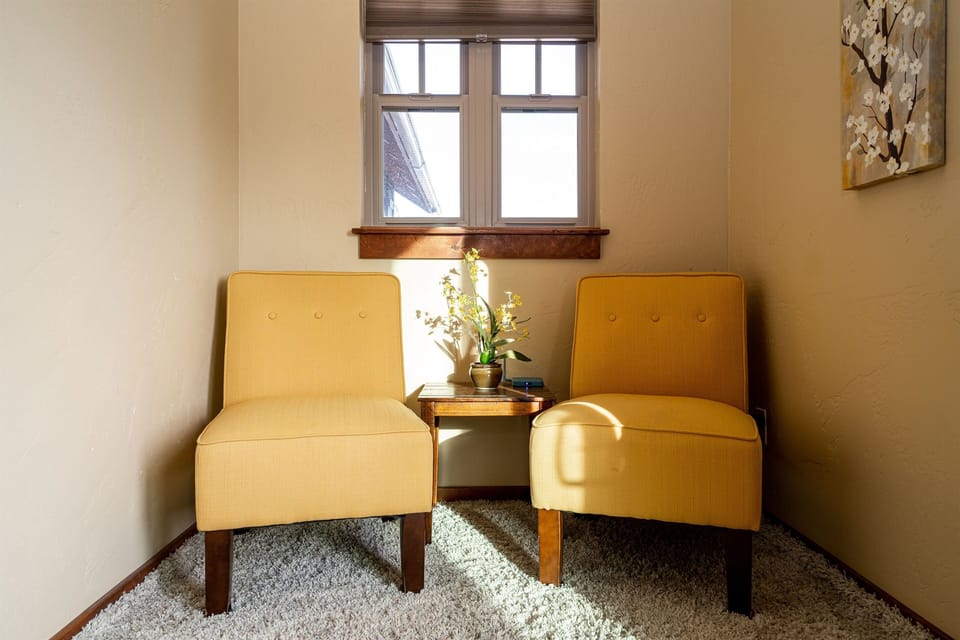 Master Bedroom - sitting area