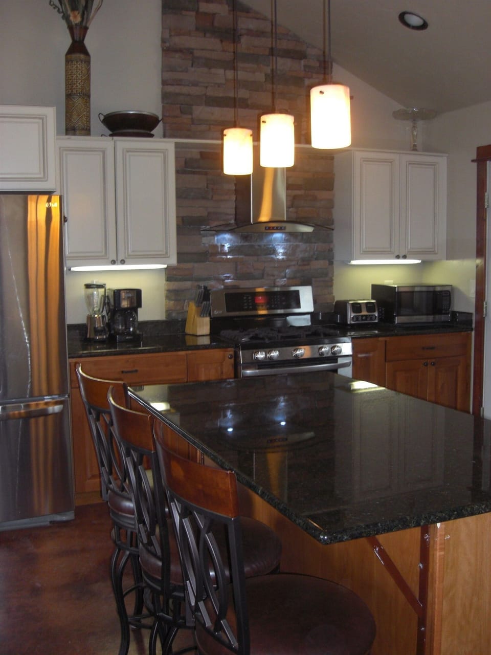 Kitchen and Breakfast Island