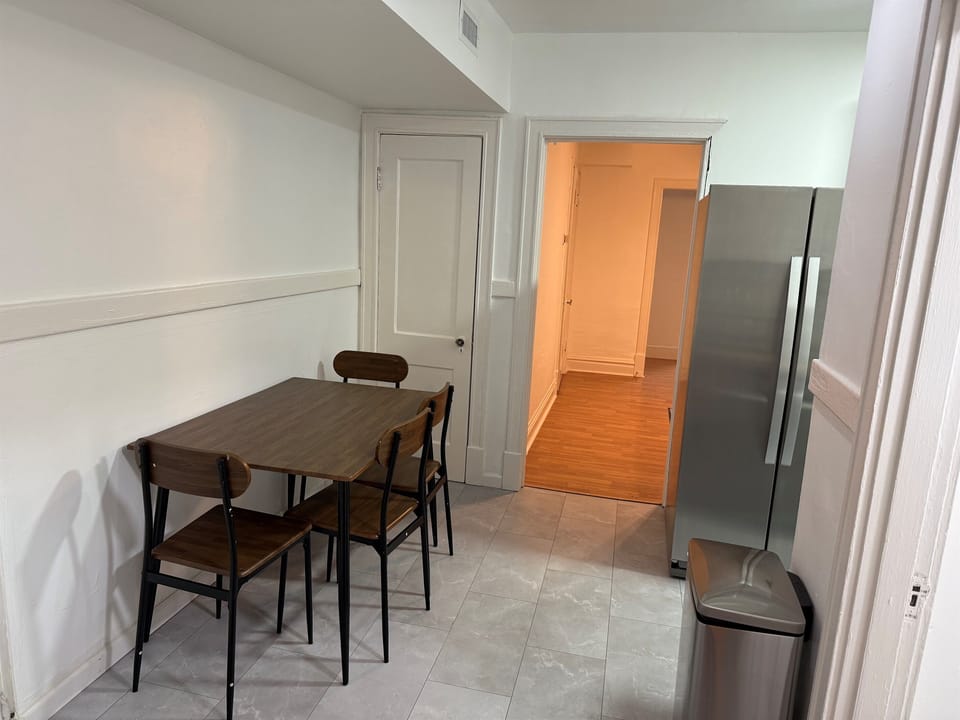 Seating for 4 in Dining Room.