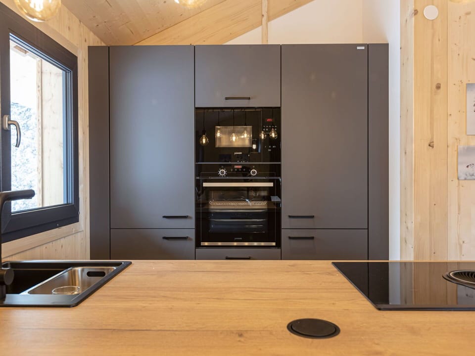 Wood, Flooring, Interior Design, Kitchen, Countertop, Ceiling, Floor, Kitchen Appliance, Furniture, Cabinetry