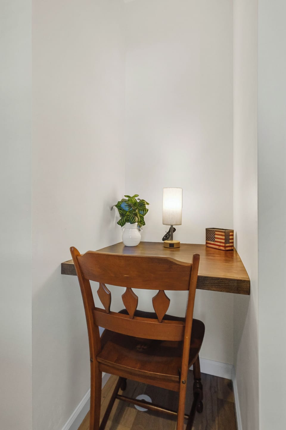 Dedicated work space for those who need to be productive on vacation!