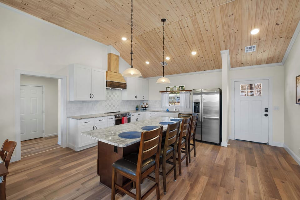 Fully stocked kitchen for all your cooking & baking needs!