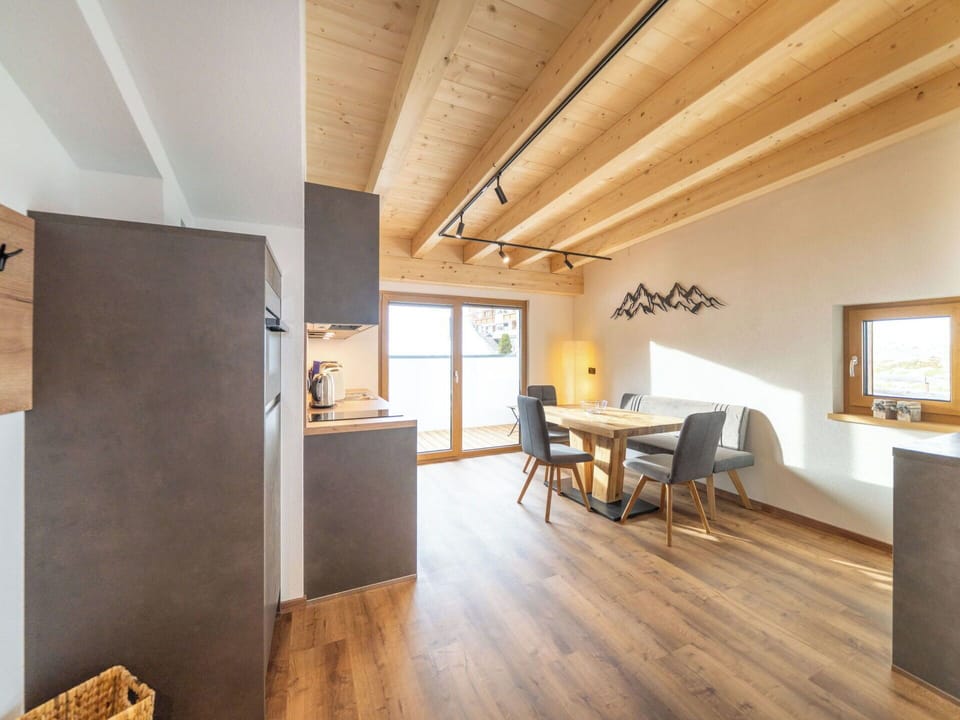 Wood, Flooring, Wood Flooring, Floor, Interior Design, Hardwood, Laminate Flooring, Home, Ceiling, Wood Stain
