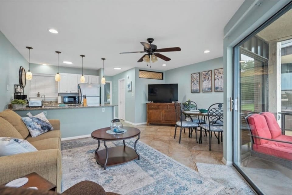 Living Room with Smart TV and highspeed phone chargers