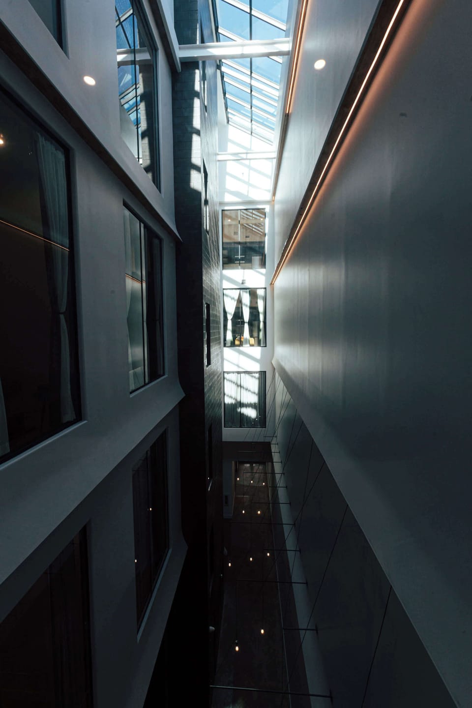 The William's stunning skylit Atrium connects your experience, offering a unique view down to the lobby lounge and Carrigan’s.