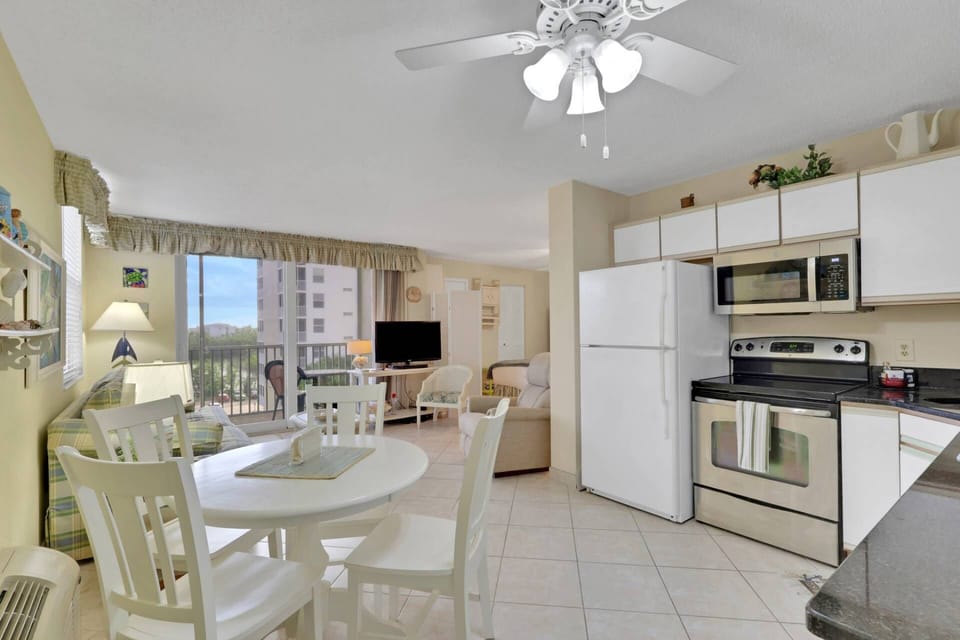 The comfortably equipped studio provides everything you should need for an effortless beach escape.