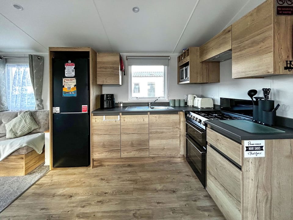 Kitchen area | Jamie&rsquo;s Retreat, Camber