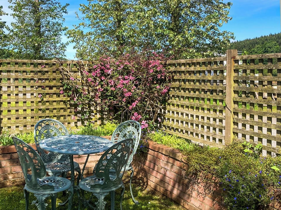 Sitting-out-area | Weirmarsh Big Barn, Umberleigh