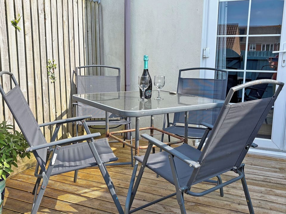 Sitting-out-area | Twenty One, Westward Ho