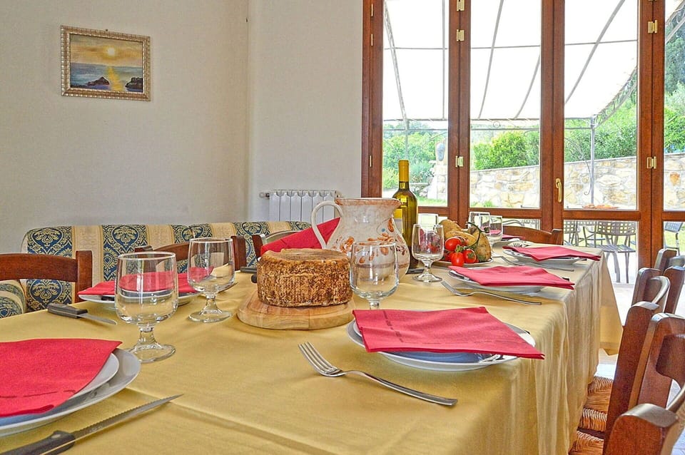 Dining Room, Kitchen