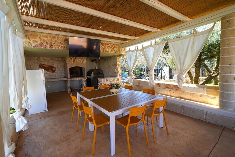Balcony / Terrace / Patio, Building Exterior, Outdoor