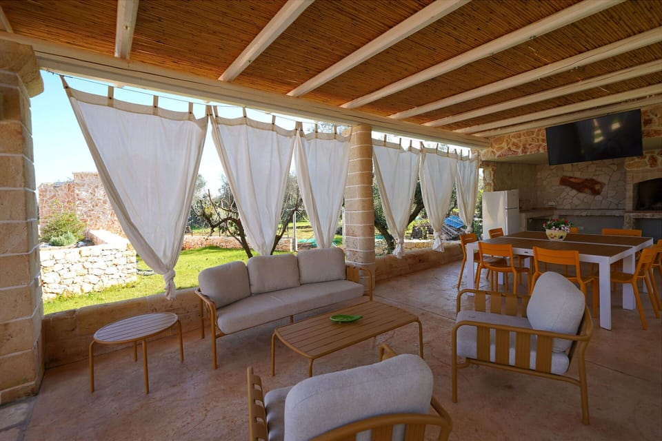 Balcony / Terrace / Patio, Building Exterior, Outdoor