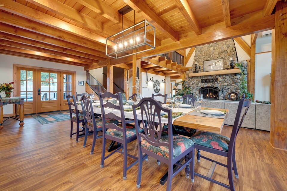 Dining Area | Main Level | Dishware & Flatware