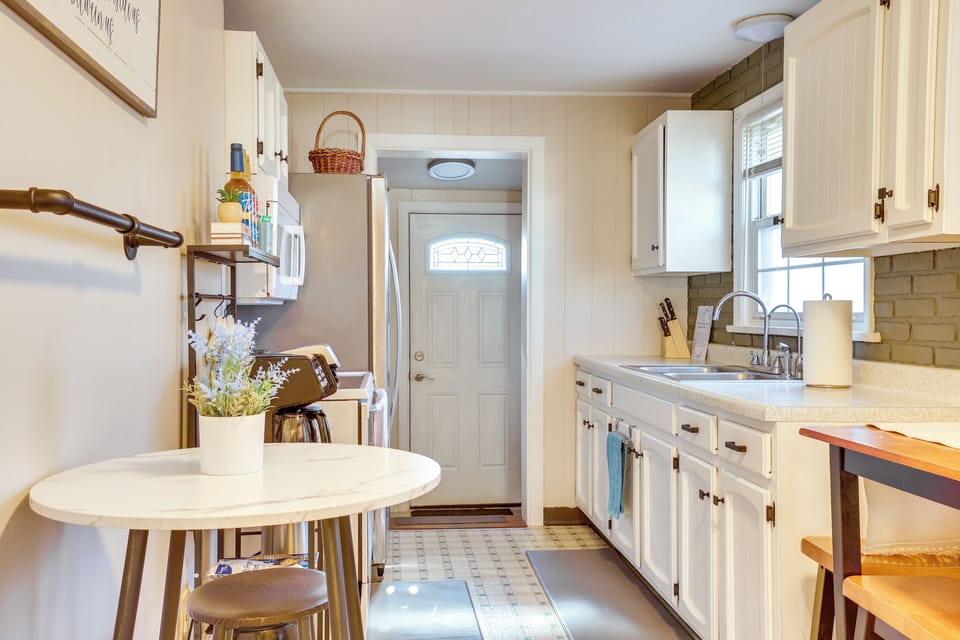 Kitchen | Dual Coffee Maker | 1st Floor