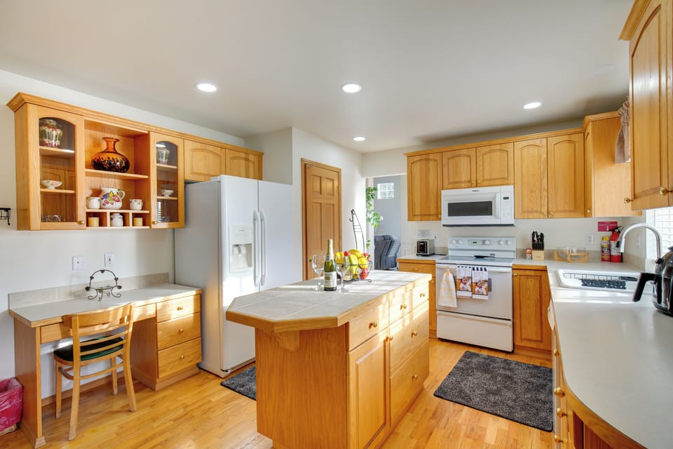 Kitchen | Dishwasher | Keurig Coffee Maker | Air Fryer | 1st Floor