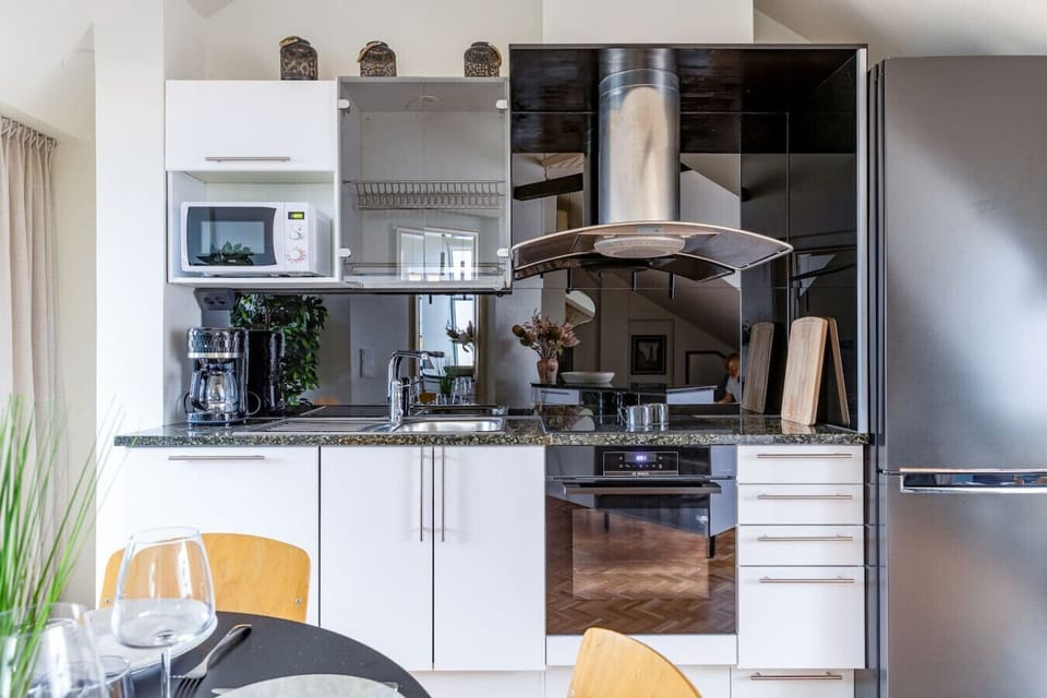Bright, simple kitchen with modern appliances and everyday essentials. Clean counters and light finishes make it easy to cook, enjoy coffee, or have a quiet meal at home.