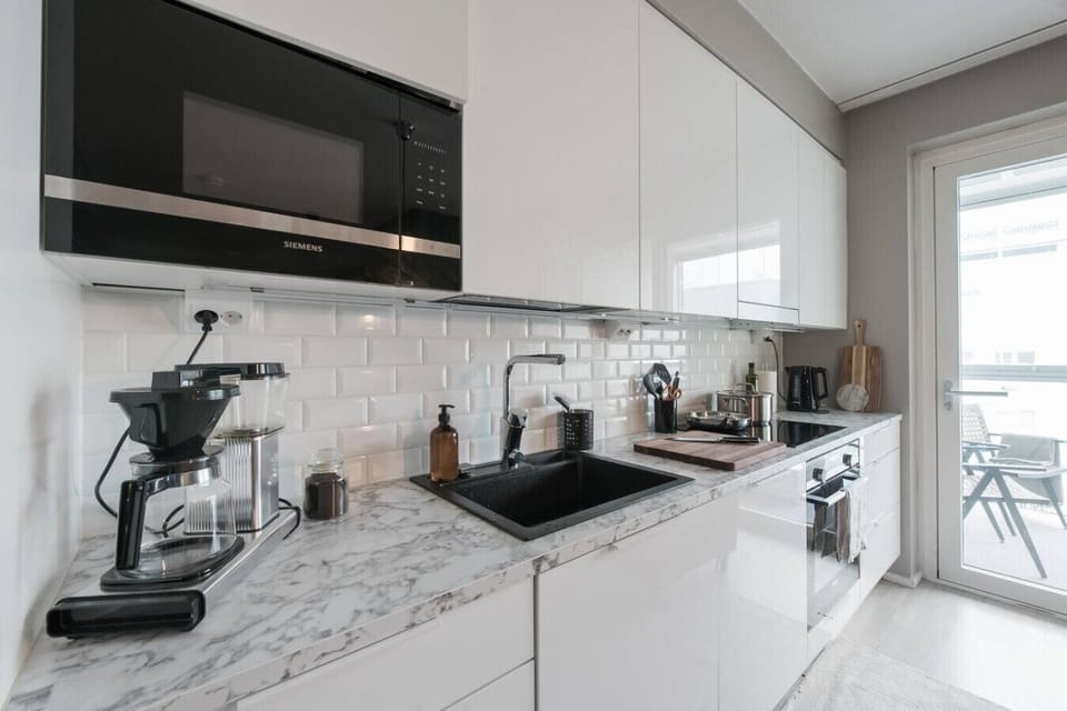 Start your day in this modern kitchen, stocked with coffee and tea for a perfect morning boost. With sleek design and all the essentials, it’s great for cooking, sipping, or just enjoying a quiet moment before heading out to explore the city.