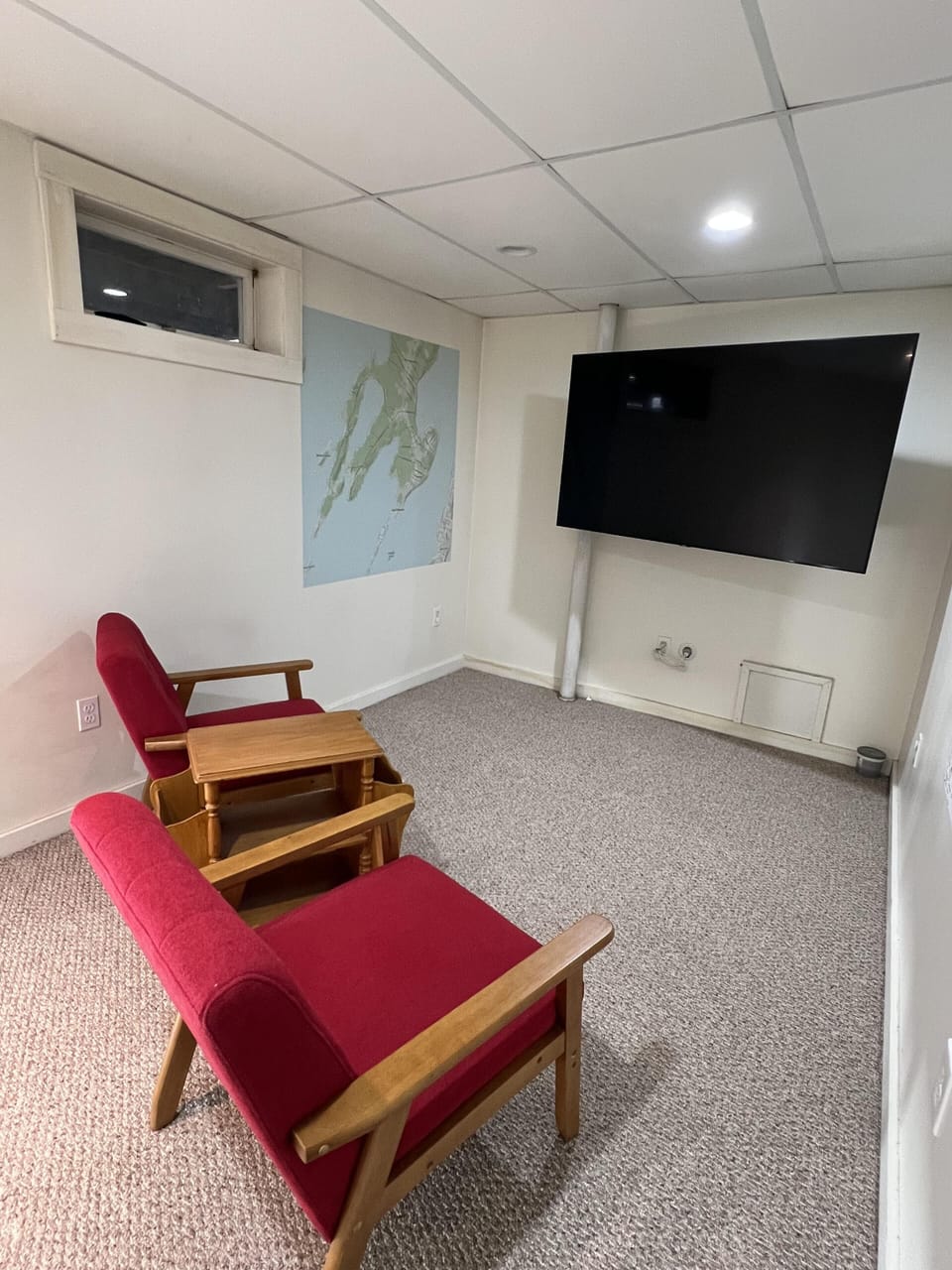 Fully finished basement with smartv.