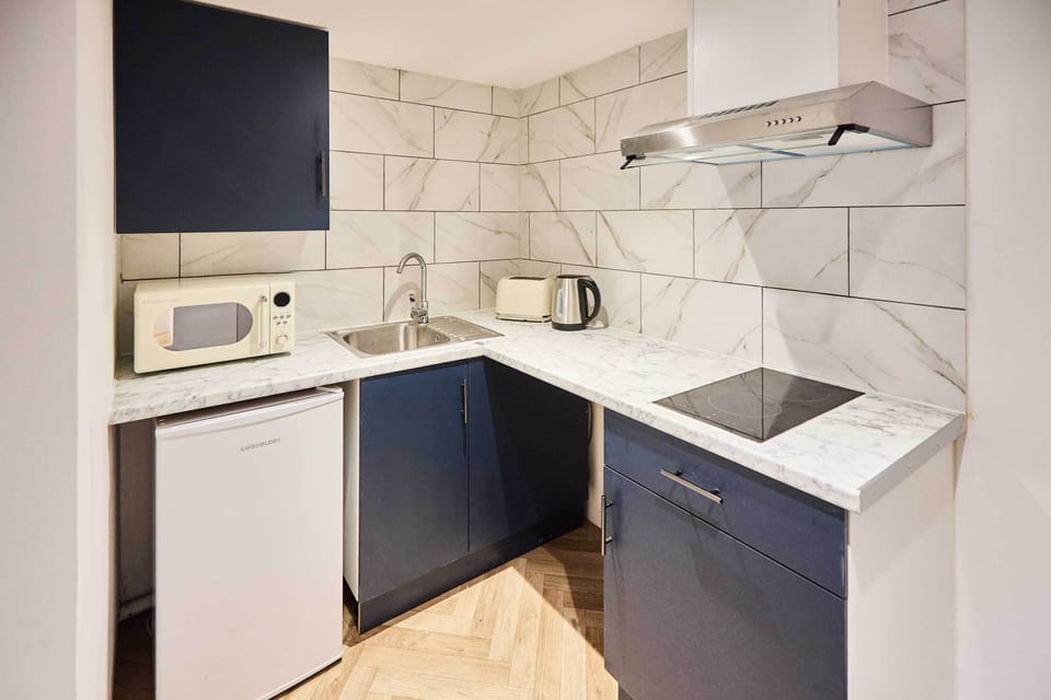 Emporium Basement Apartment, Nottingham - Host & Stay