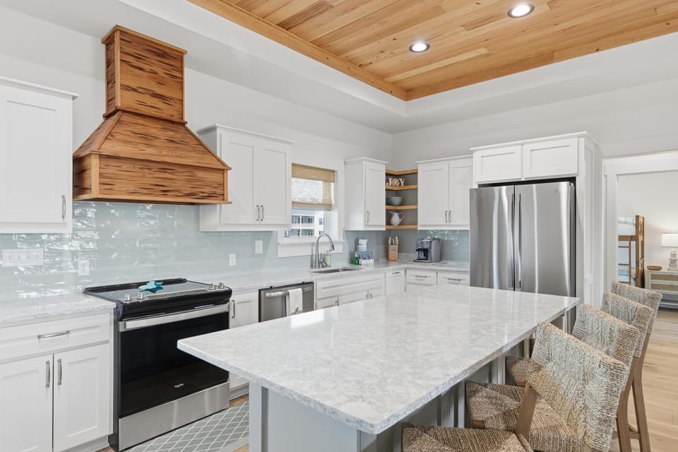 Kitchen with Breakfast Bar