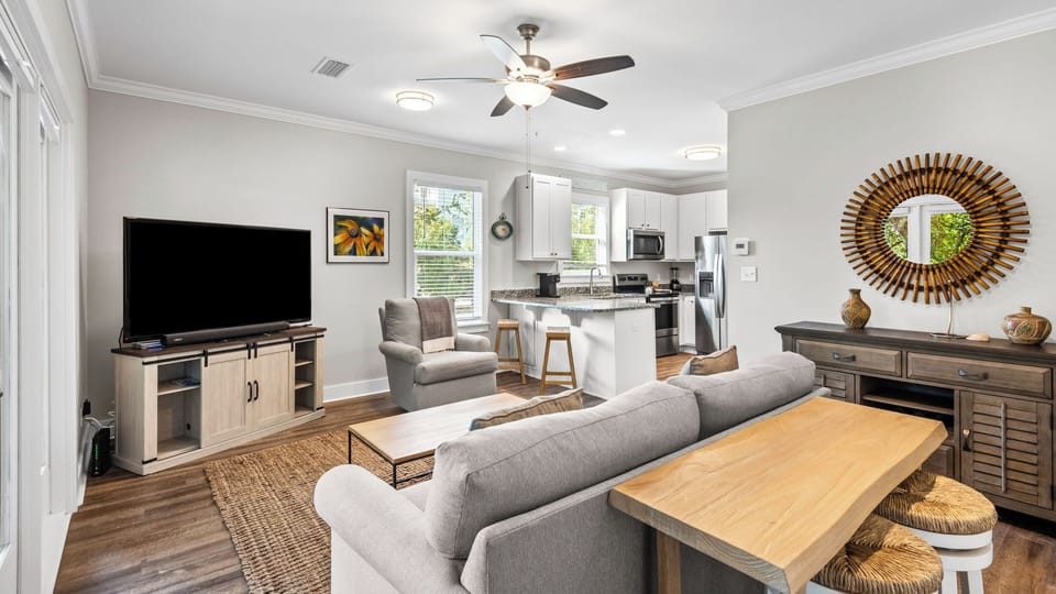 Blue Beach Bungalow - - Living Area