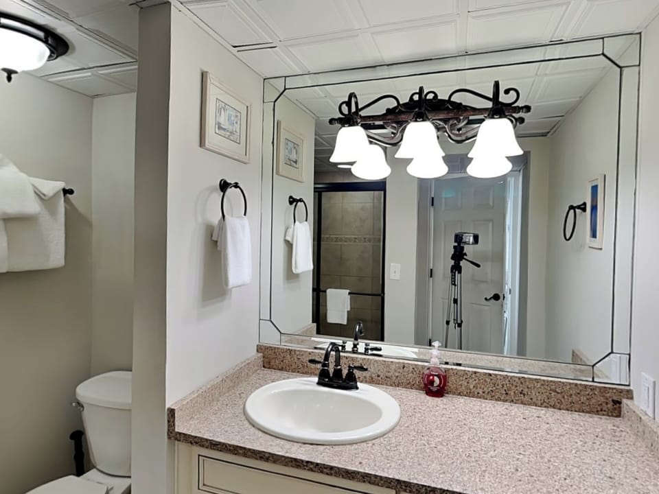 Full Bathroom - First Floor