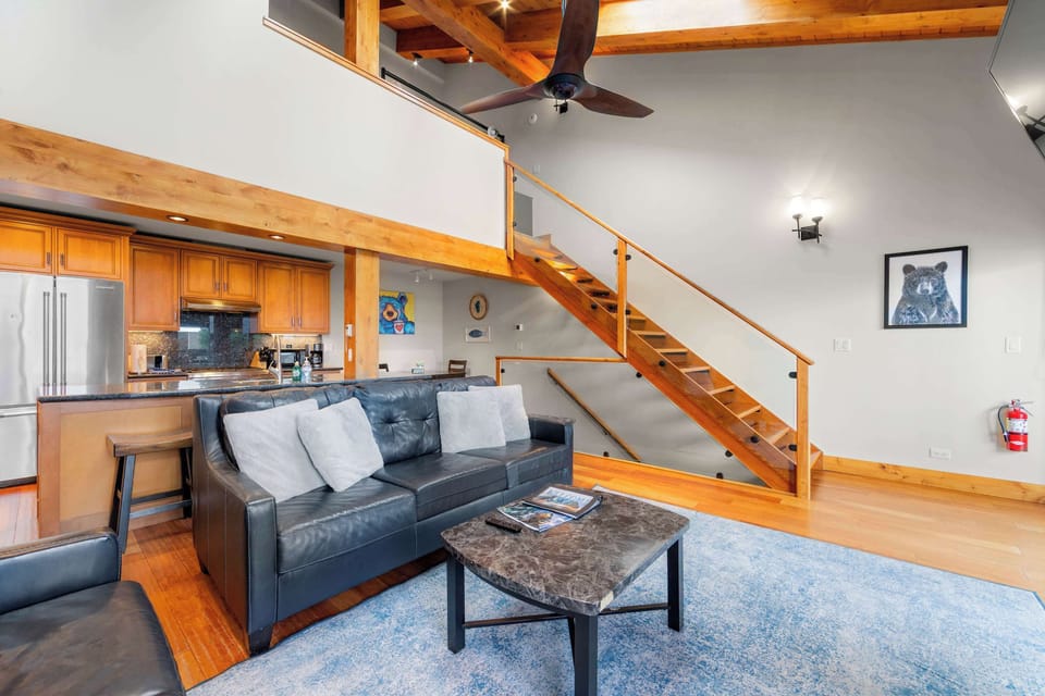 Open flow between kitchen and living room 