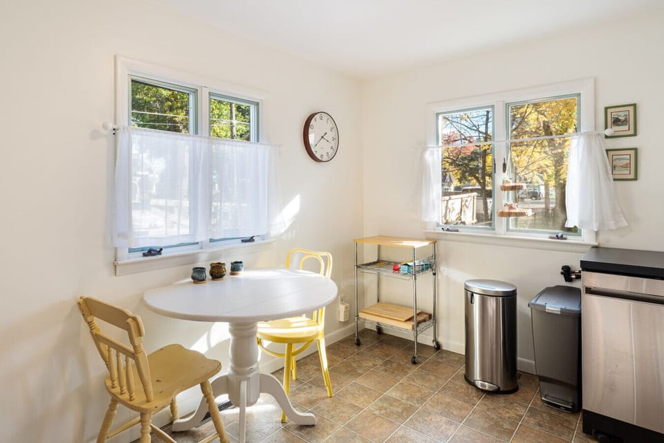 Enjoy your morning coffee at this charming small table by the window, soaking in the beautiful views! ☕🌄