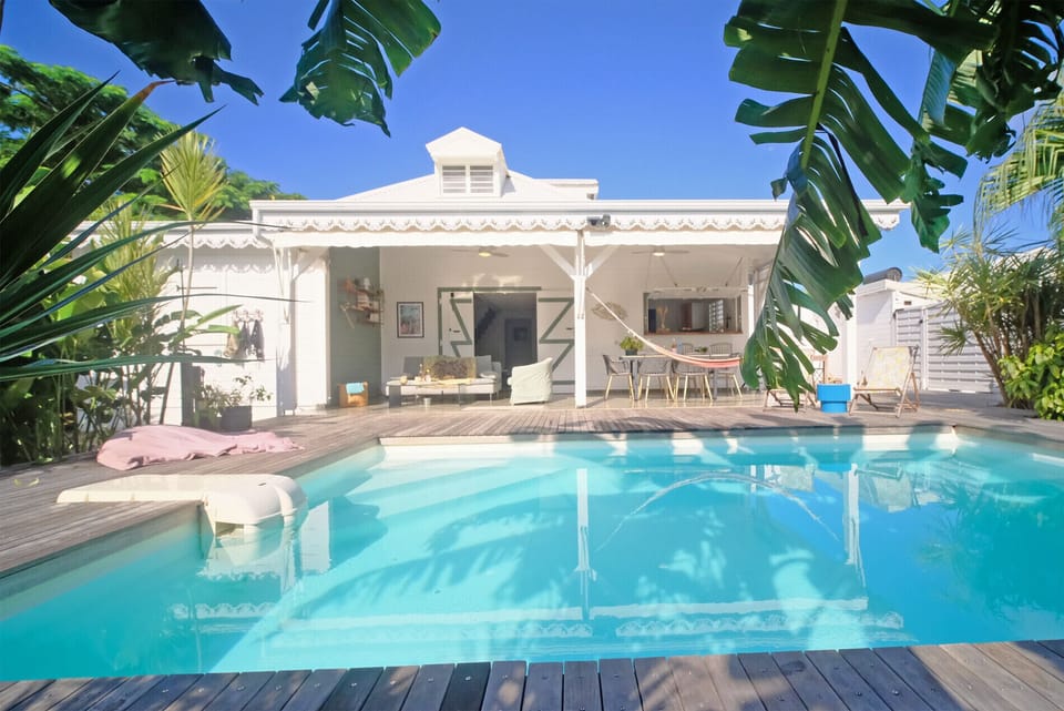 La villa créole Pahloé is a charming villa with pool in Saint François