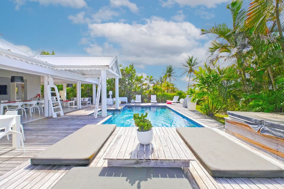 Your rental in Saint-François, the villa Pescale and its splendid view of the Caribbean Sea