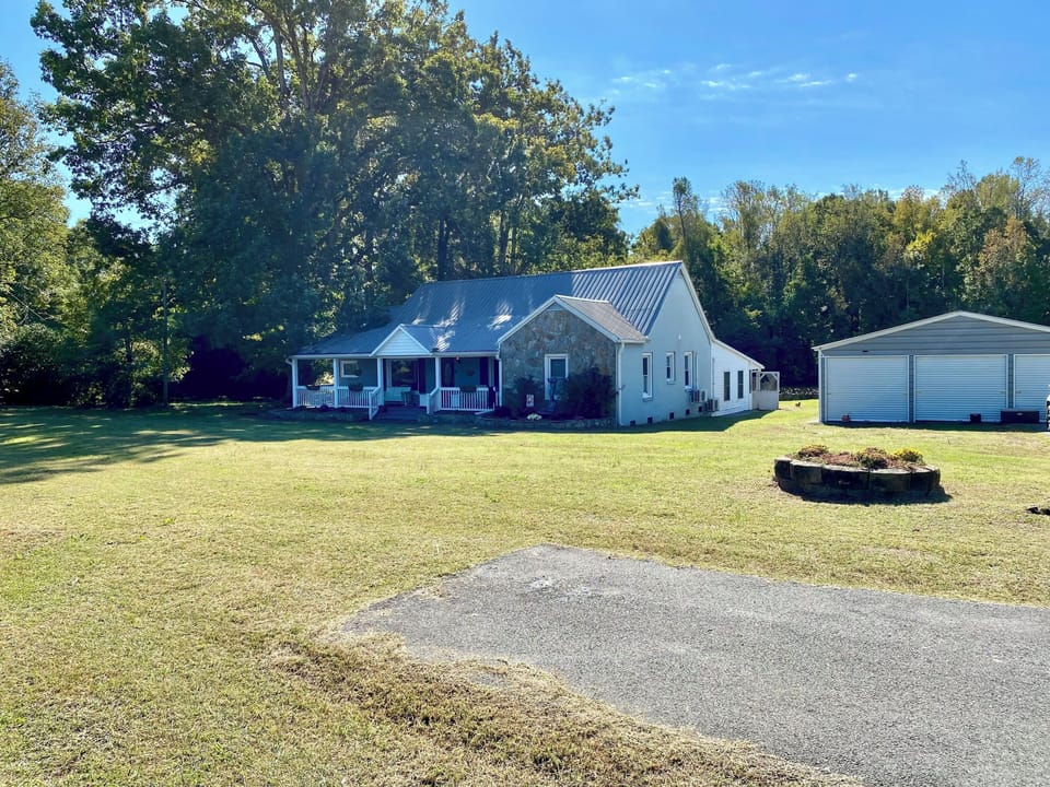 4BD,2B Farmhouse With Sprawling Front Porch