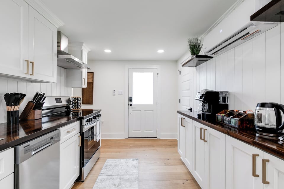 Stunning Kitchen: Cook with style in a modern space featuring sleek appliances and chic decor!