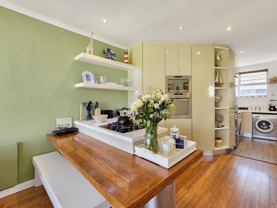 Mouille Point 2BR - Stadium & Mountain Views (32867)