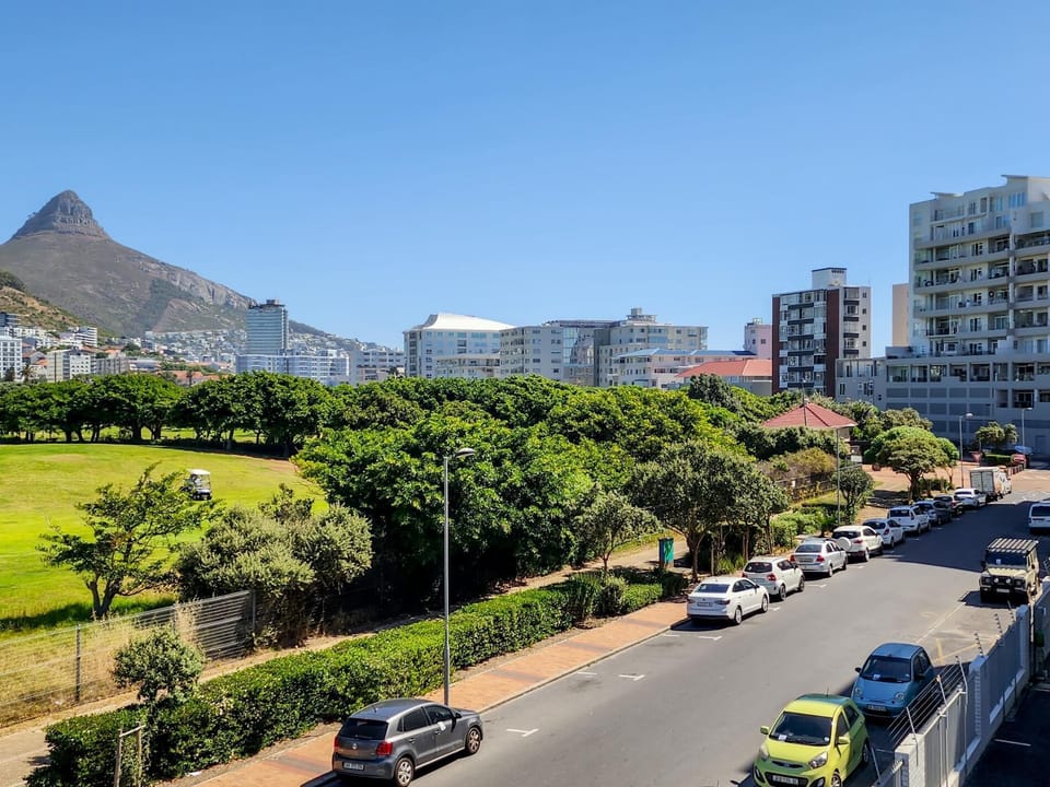 Mouille Point 2BR - Stadium & Mountain Views (32886)