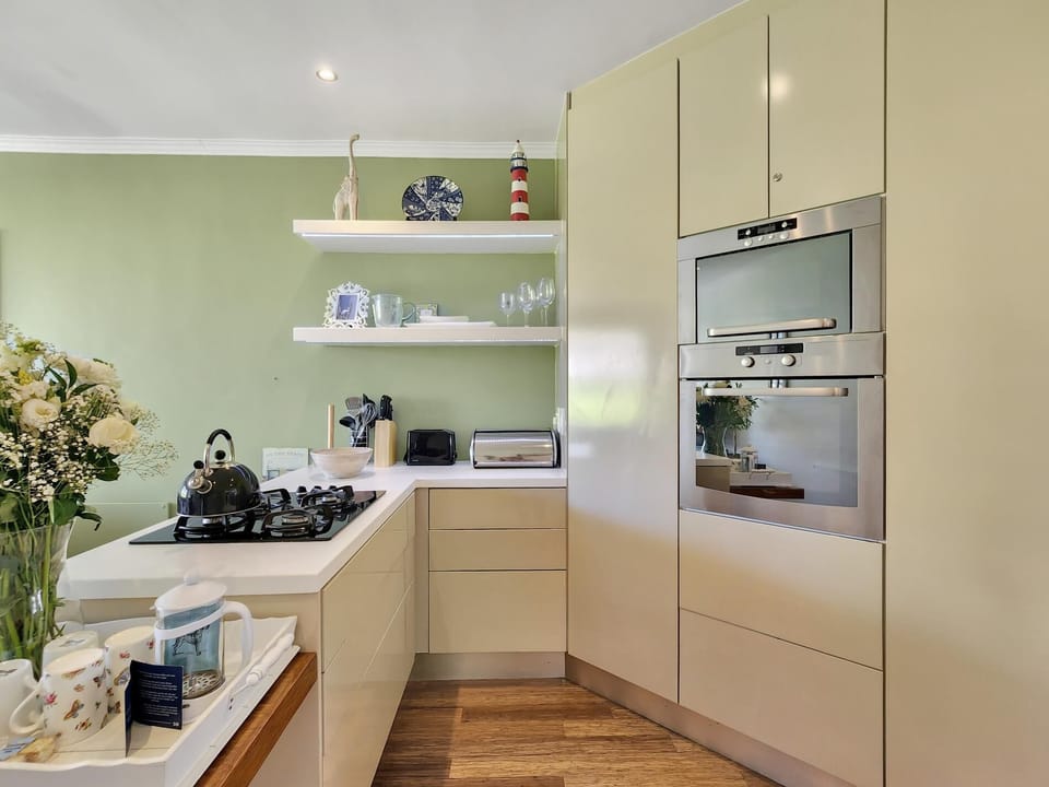 Mouille Point 2BR - Stadium & Mountain Views (32865)