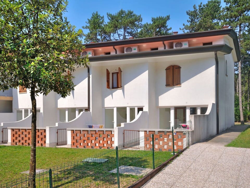 Property, House, Building, Home, Residential Area, Real Estate, Architecture, Facade, Apartment, Estate