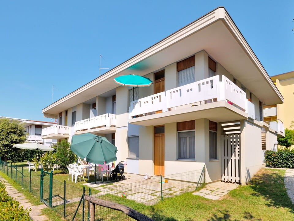 Property, House, Home, Building, Real Estate, Residential Area, Architecture, Facade, Roof, Apartment