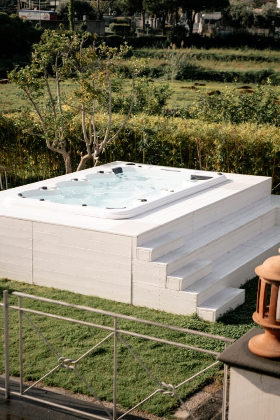 Outdoor spa tub