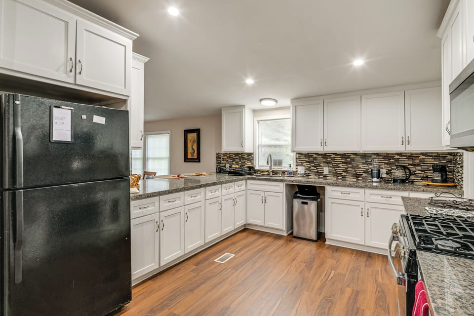 Kitchen | Single-Story House | In-Unit Laundry