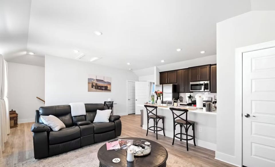Open living space with kitchen and workspace in view ✨ After cheering on a UT football game at the stadium, kick back here and unwind in comfort 🏈
