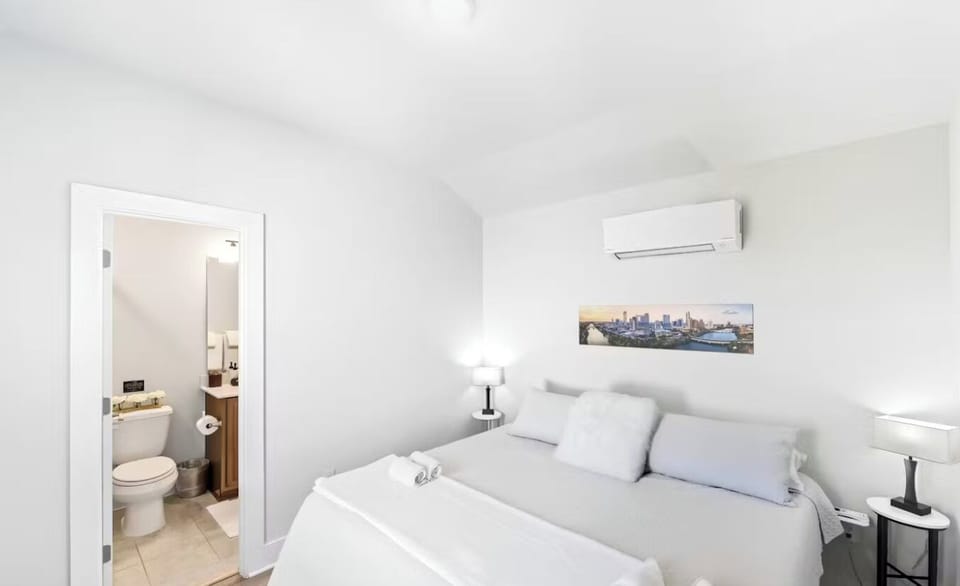 Relax in the Casper King memory foam bed with a view of downtown Austin 🌆 Perfect spot to recharge after UT football games or a night out in the city 🛏️✨