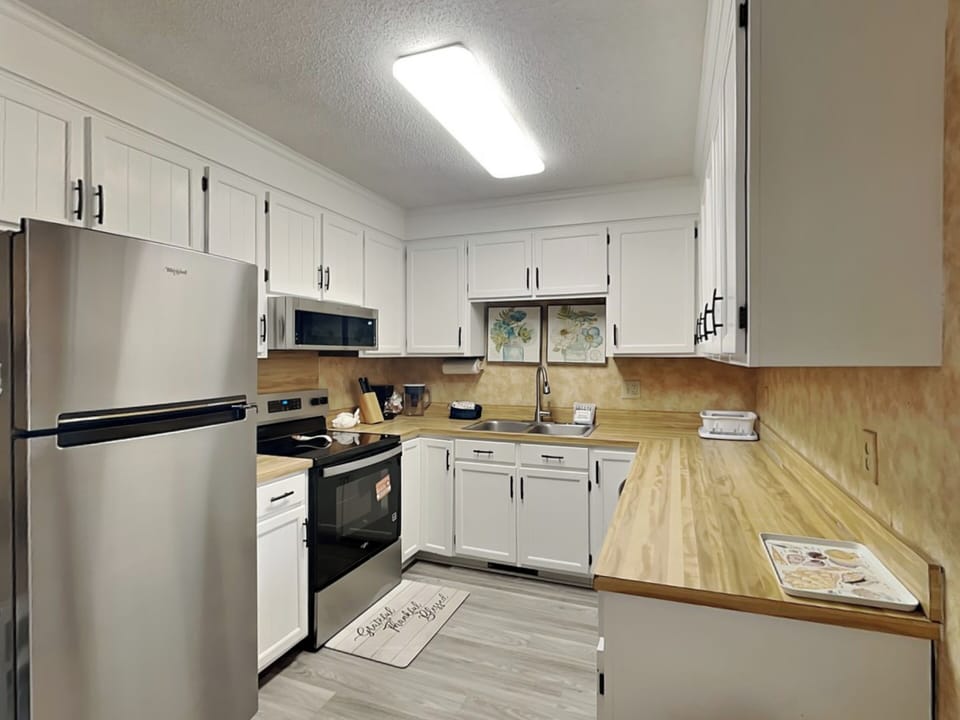 Fully Equipped Kitchen with Stainless Steel Appliances