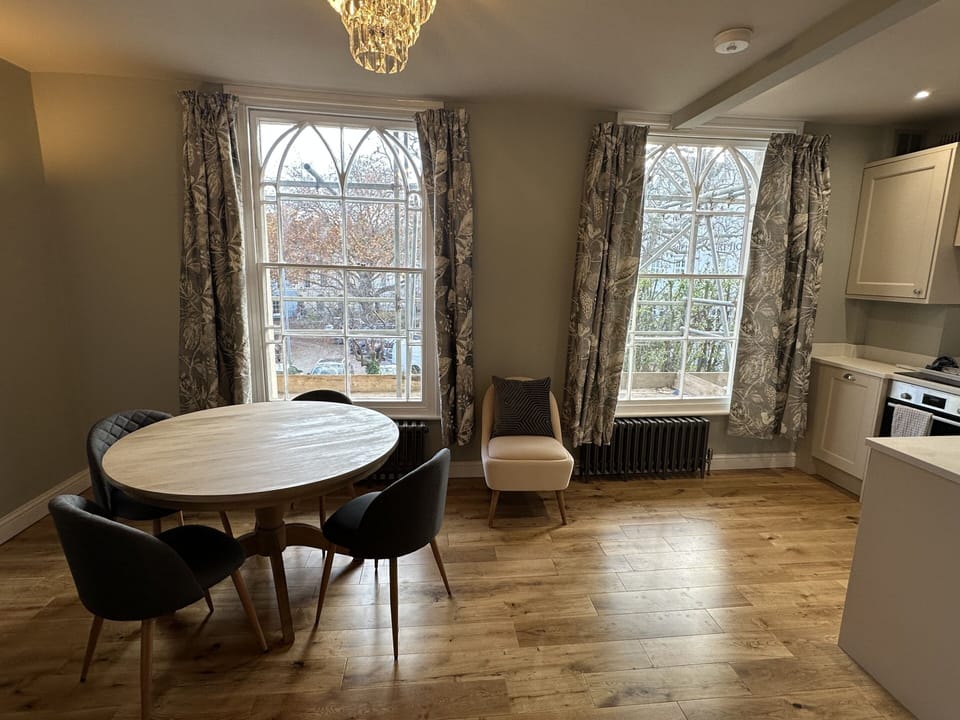 Diamonds Open plan lounge, dining & kitchen with city views
